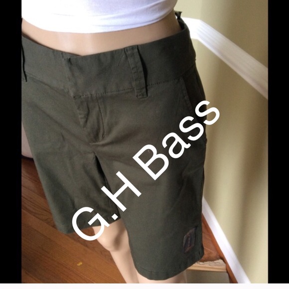 Bermuda Shorts great fall attire - Picture 1 of 3